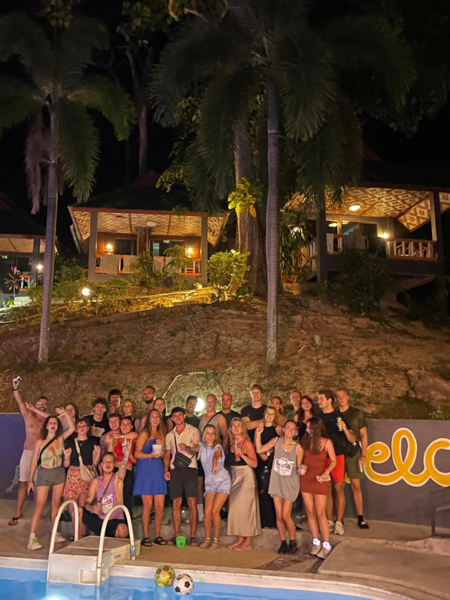 Social Quarters Blanco - Youth Hostel 18 To 35 Only Pantai Railay Luaran gambar