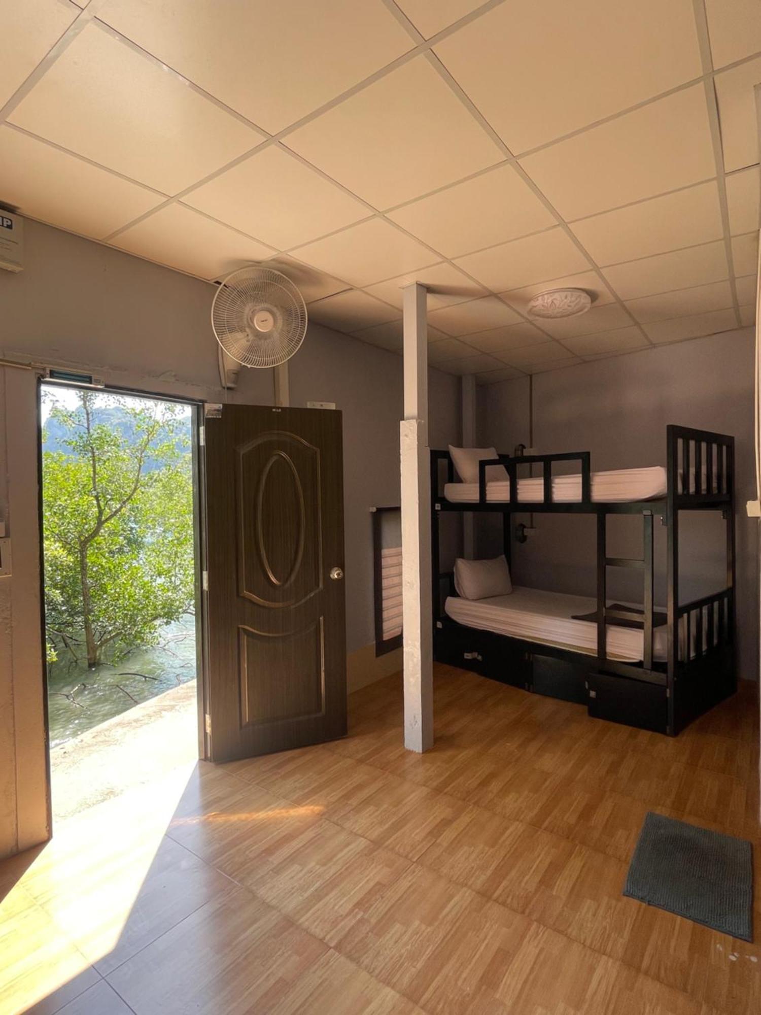 Social Quarters Blanco - Youth Hostel 18 To 35 Only Pantai Railay Luaran gambar