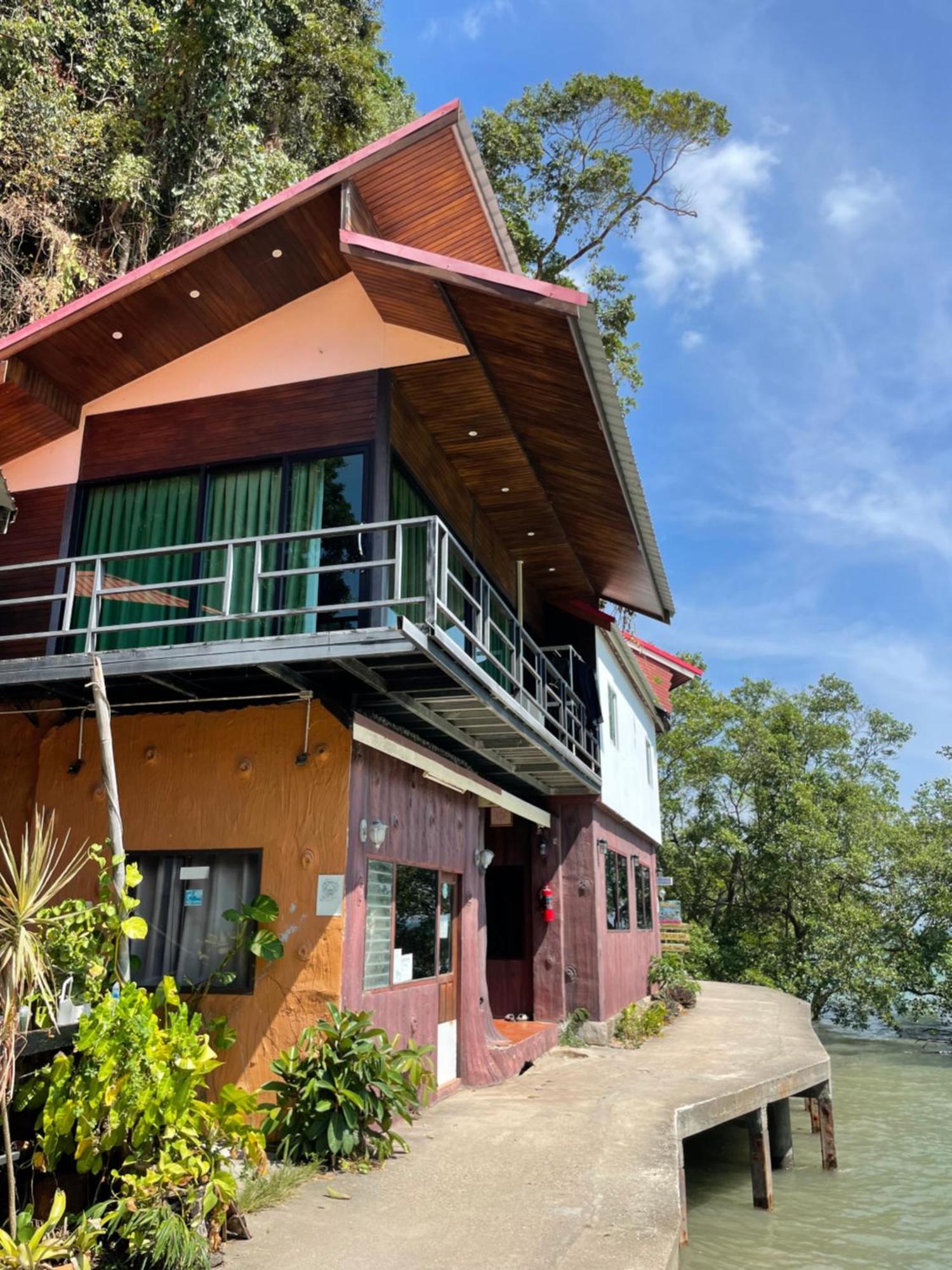 Social Quarters Blanco - Youth Hostel 18 To 35 Only Pantai Railay Luaran gambar