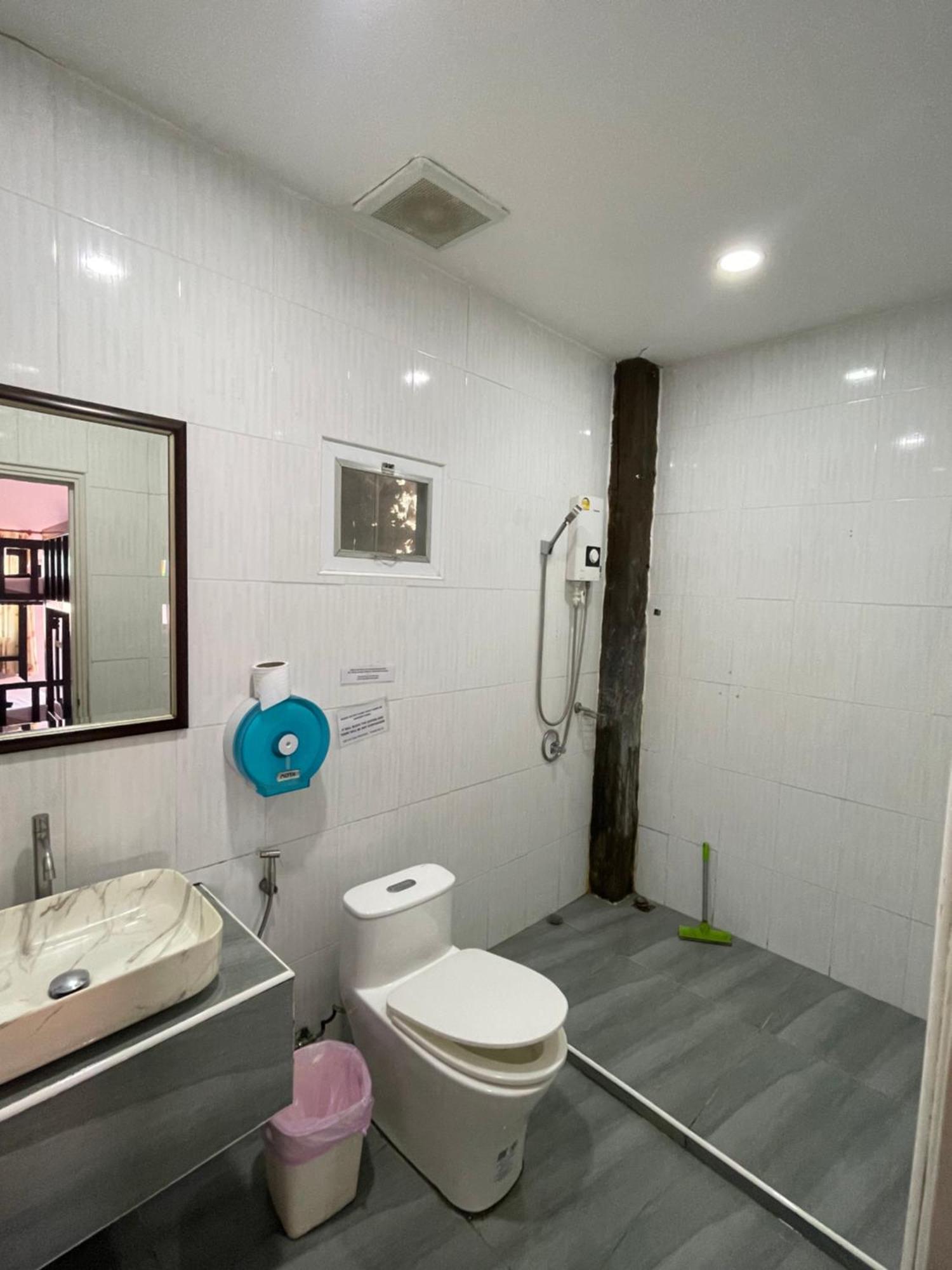 Social Quarters Blanco - Youth Hostel 18 To 35 Only Pantai Railay Luaran gambar